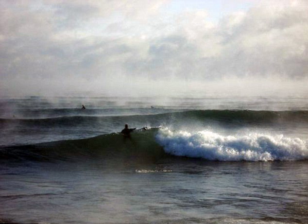 史上最酷零下26度沖浪 胡須結冰柱面色卻紅潤