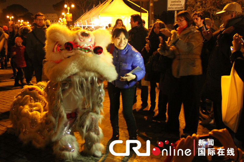 “歡樂春節”響徹羅馬 焰火表演照亮斗獸場