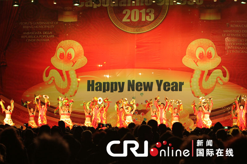 “歡樂春節”響徹羅馬 焰火表演照亮斗獸場