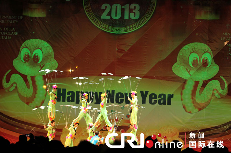 “歡樂春節”響徹羅馬 焰火表演照亮斗獸場