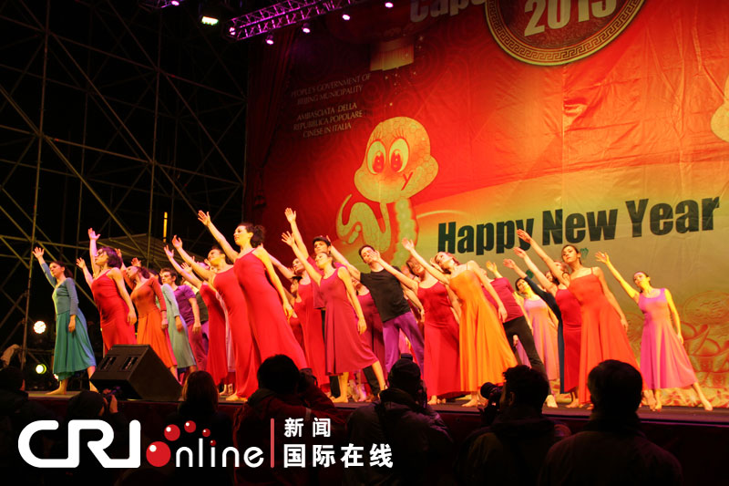 “歡樂春節”響徹羅馬 焰火表演照亮斗獸場