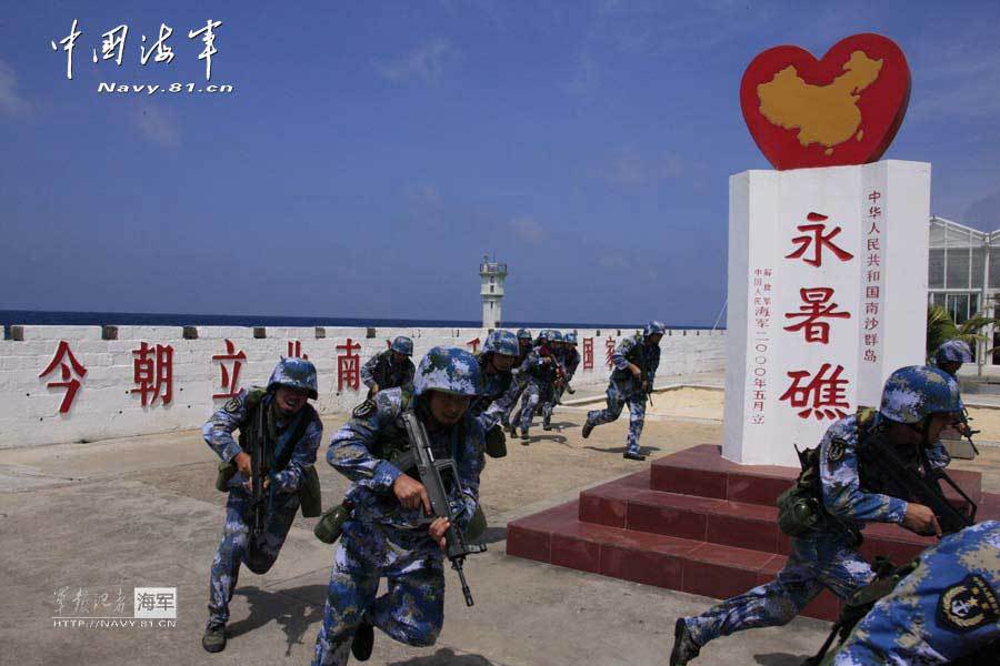 高清：駐永暑礁部隊用重機槍艦炮對海攻擊演練