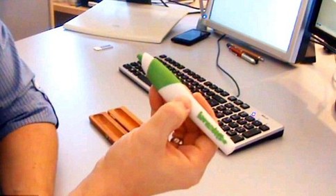 德國振動筆自動糾正字體、拼寫和語法錯誤