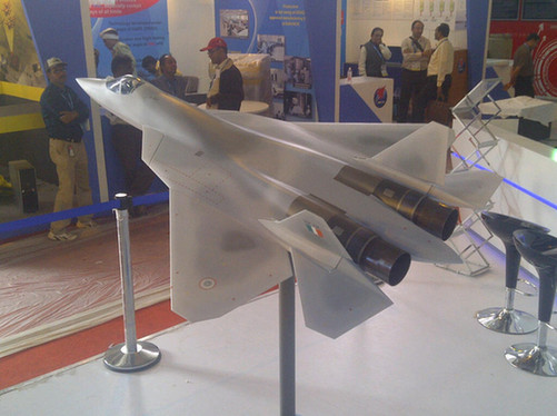 印度展示國產(chǎn)機(jī)身加長版中型五代戰(zhàn)機(jī)方案