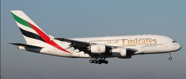 乘客曝光空客A380驚魂事故 安全門現裂縫用毛毯堵上