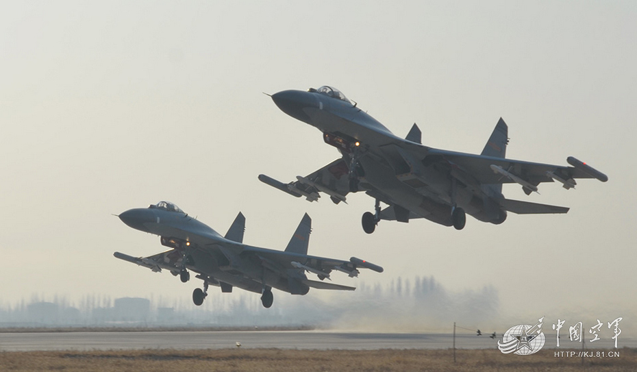 組圖：中國空軍殲-11雙機升空處置“異?？涨?#8221;