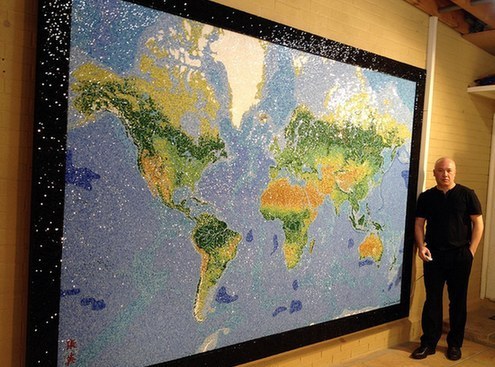 超震撼世界地圖：千余寶石和數(shù)十萬玻璃碎片打造