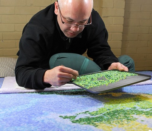 超震撼世界地圖：千余寶石和數十萬玻璃碎片打造