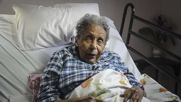 苦等近90年 美國106歲老人收到高中畢業證