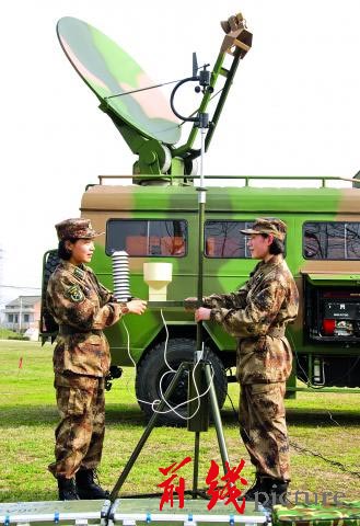 南京軍區(qū)某女子氣象班把脈風(fēng)云