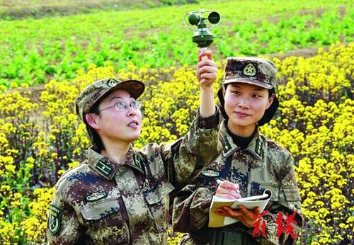 南京軍區某女子氣象班把脈風云