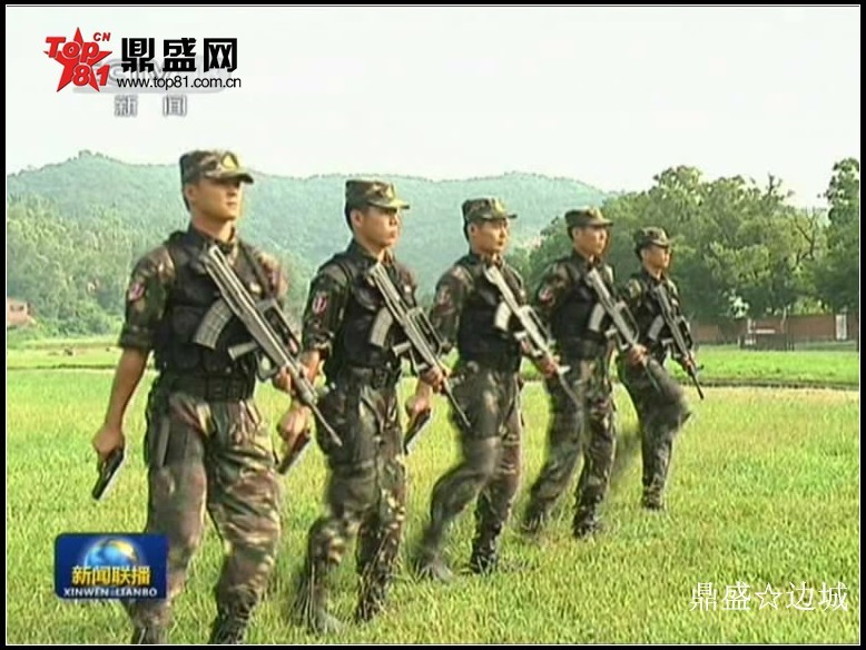 我特種兵自創(chuàng)腳跟踢槍上膛動(dòng)作 可先敵擊發(fā)