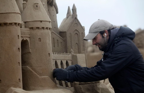 好萊塢主題加盟英國韋斯頓沙雕節(jié) “巨星”云集沙灘