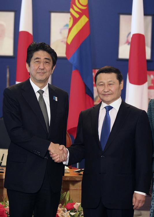 安倍與蒙古總理會談 稱將就資源開發強化合作