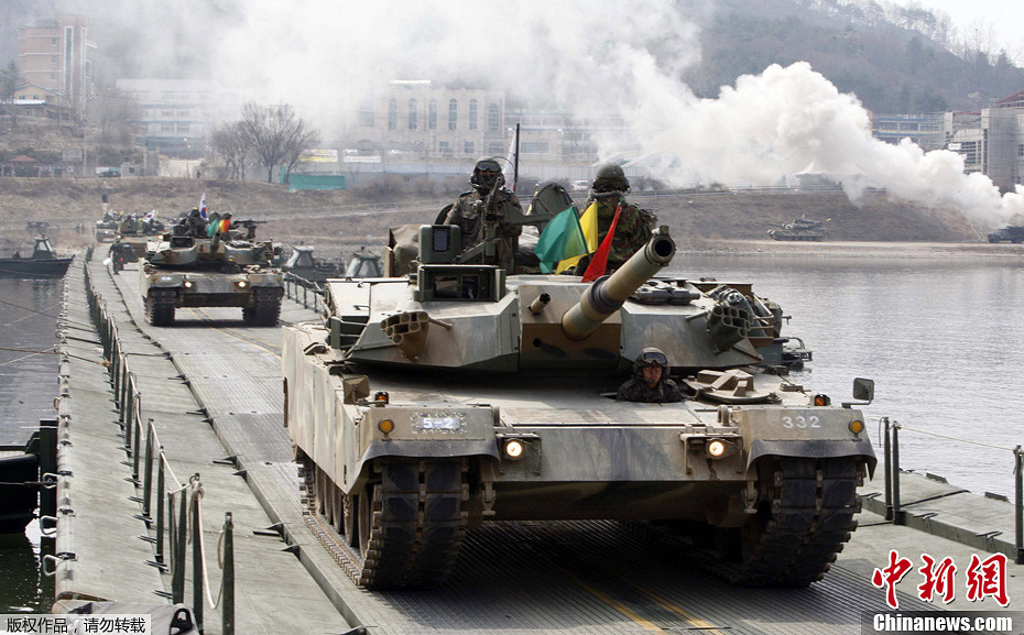 高清：韓國裝甲部隊在華川舉行演習