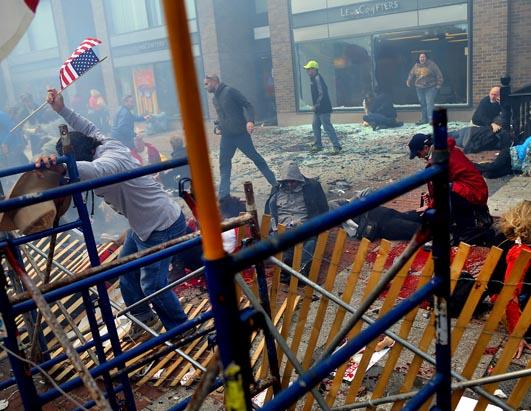 圖解波士頓馬拉松爆炸案 現場一片狼藉