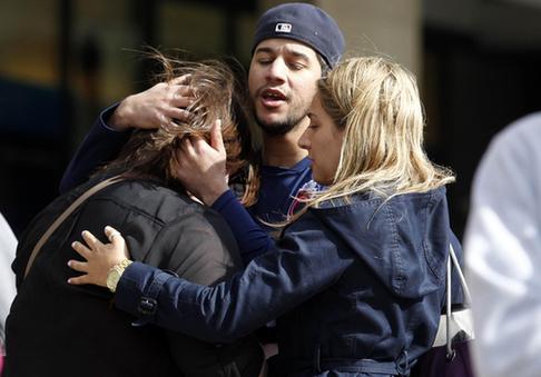 波士頓警方尋找可疑黑衣人 爆炸前試圖進入禁區