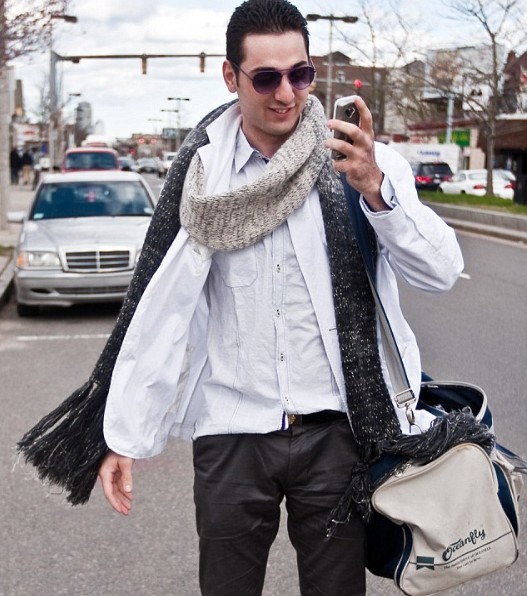 嫌犯父母堅(jiān)稱兒子無辜 伯父稱其罪有應(yīng)得