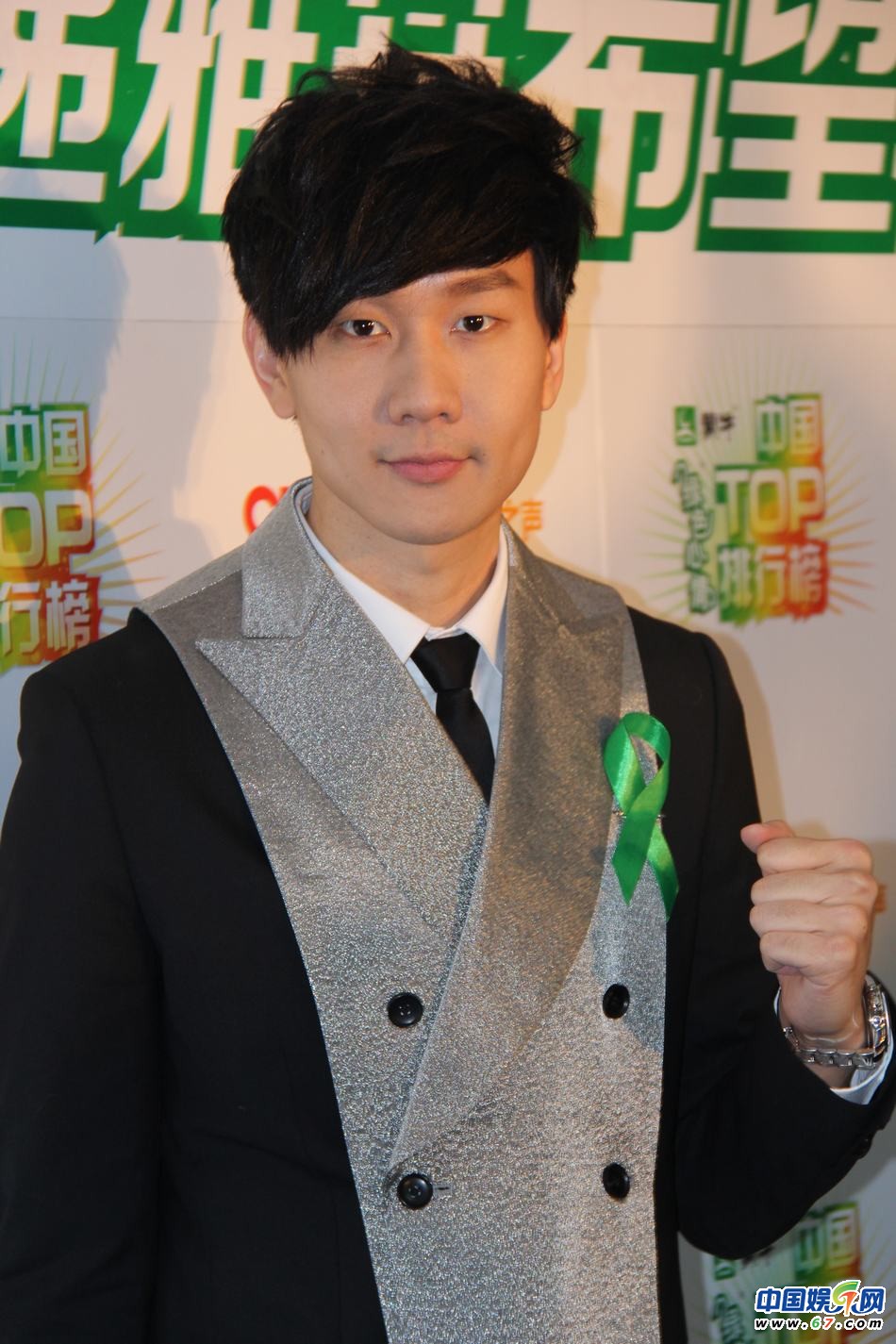 直擊中國TOP排行榜頒獎晚會 Ella低胸秀乳溝 劉忻現“蜘蛛”紋身