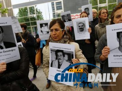 德國(guó)新納粹女魔頭案件審理推遲 法官被指存偏見(jiàn)