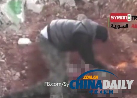敘親政府組織公布視頻 指反對派挖政府軍士兵心臟吃
