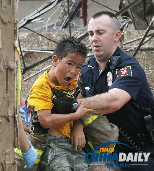 美國俄克拉荷馬市郊遭龍卷風(fēng)重創(chuàng) 近百人死亡