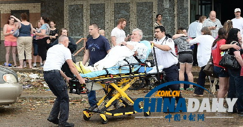 美國俄克拉荷馬市郊遭龍卷風(fēng)重創(chuàng) 近百人死亡
