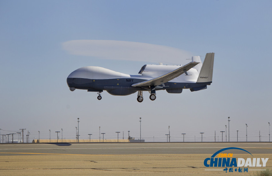美國海軍型MQ-4C全球鷹無人偵察機成功首飛