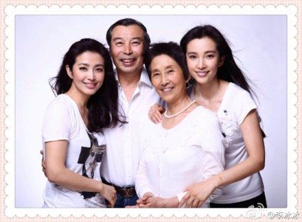 明星罕見全家福:周濤清新可人 吳尊全家俊男美女
