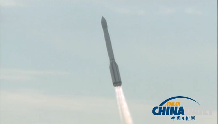 慘烈!實拍俄羅斯質子M運載火箭升空后失控爆炸