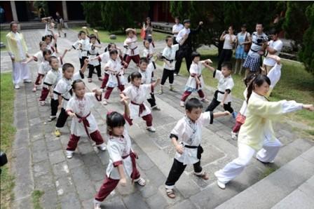 方太青竹簡國學(xué)計(jì)劃走進(jìn)長沙 國學(xué)親子課堂受歡迎