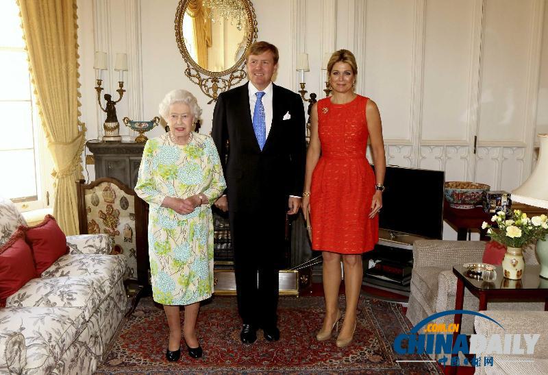 彩虹女王：盤點英國女王夏日靚麗著裝（組圖）