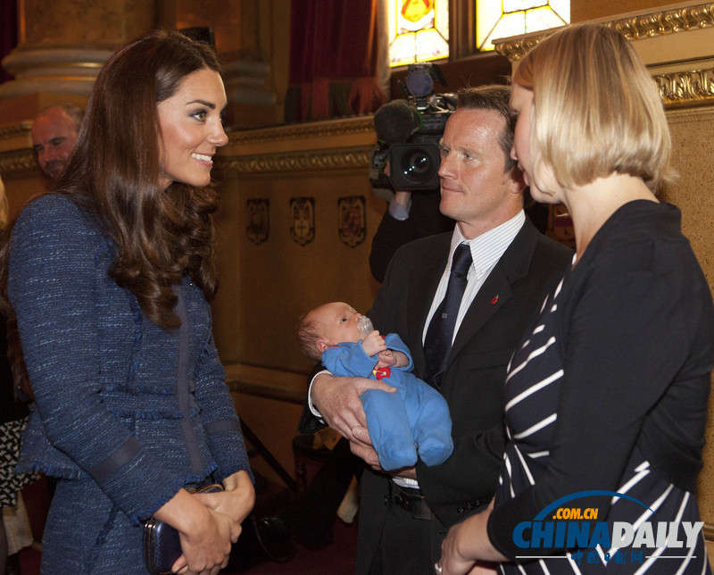 組圖：凱特威廉出席活動(dòng)樂(lè)與兒童互動(dòng)