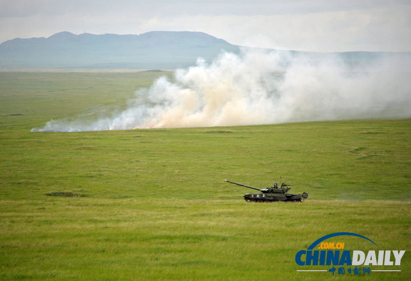 俄羅斯舉行最大規模軍演 普京乘直升機繼續觀看（組圖）