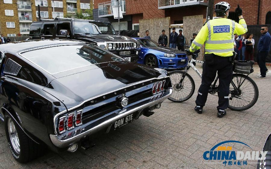 倫敦中學畢業生興起奢侈風 租用超級跑車助興畢業慶典