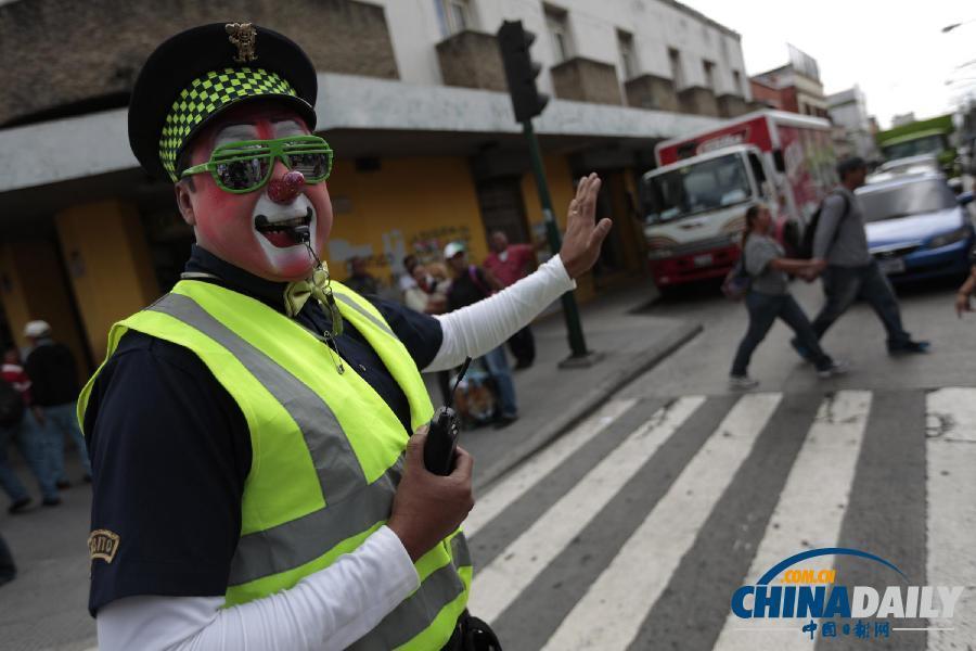 各國小丑齊聚危地馬拉 奇裝異服慶祝“小丑節” 
