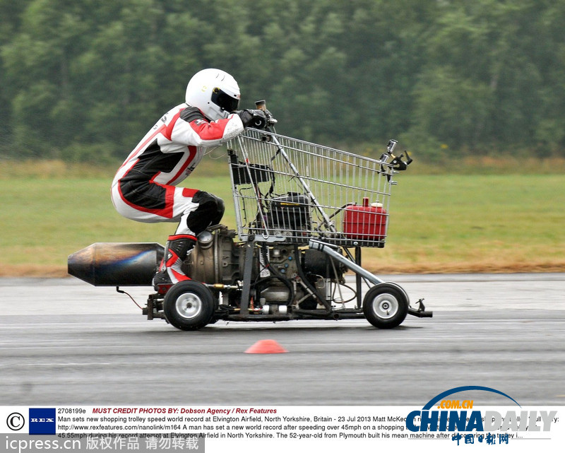 圖:英國牛人給超市購物車裝噴氣引擎 時速超70公里