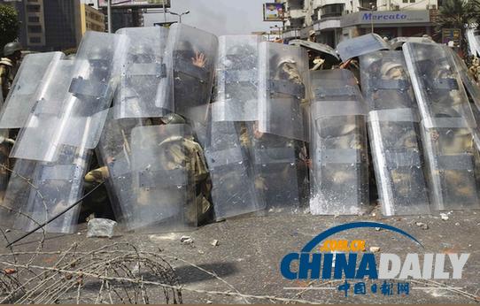 埃及部署兵力保護(hù)重要設(shè)施 稱將使用真槍實彈