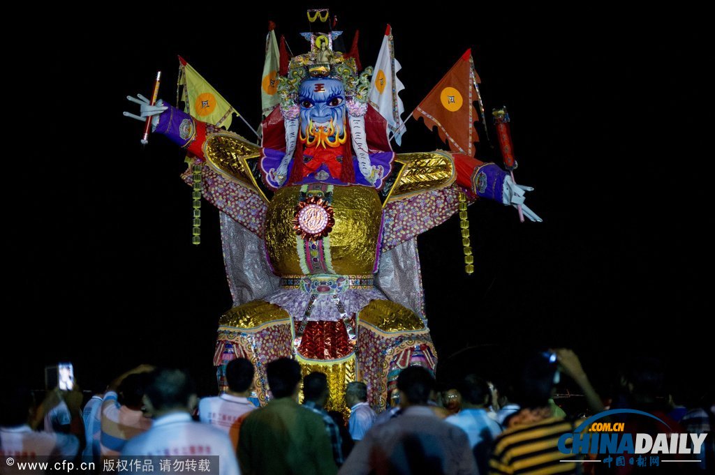 馬來西亞華裔迎“鬼節” 民眾“驚悚”狂歡（高清組圖）