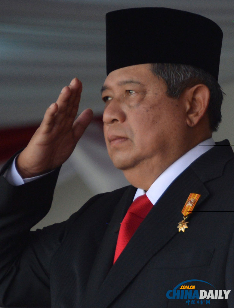 印尼總統出席獨立日閱兵式自帶迷你電風扇 曾有女兵疑似熱暈（高清組圖）