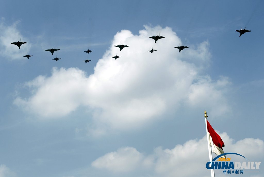 印尼總統出席獨立日閱兵式自帶迷你電風扇 曾有女兵疑似熱暈（高清組圖）