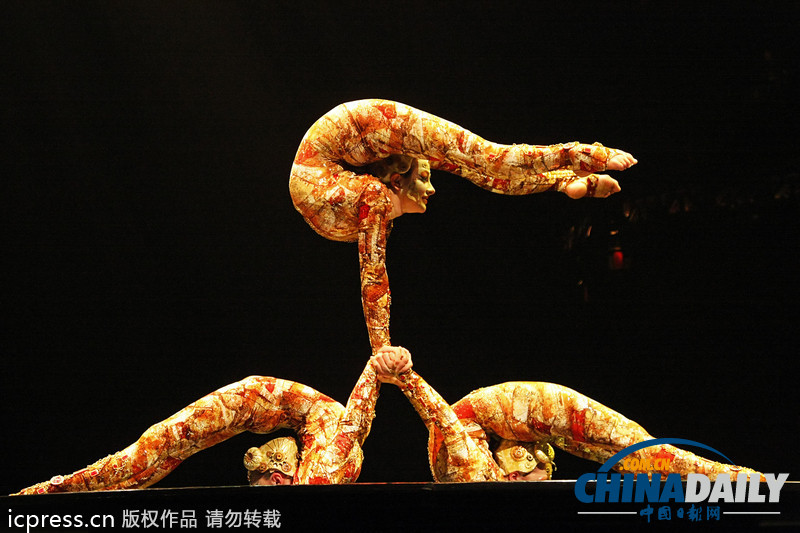 對折扭曲！看女人能把身體折騰成啥樣