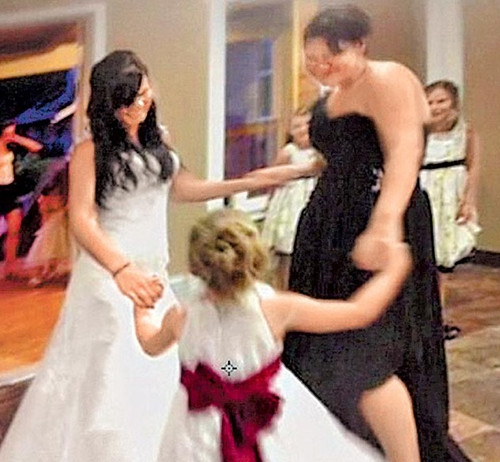 新娘婚紗失竊求助911 接線員借出婚紗救場(圖)