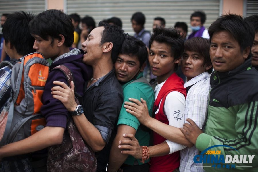 國內缺乏工作機會 大量尼泊爾青年出國打工（組圖）