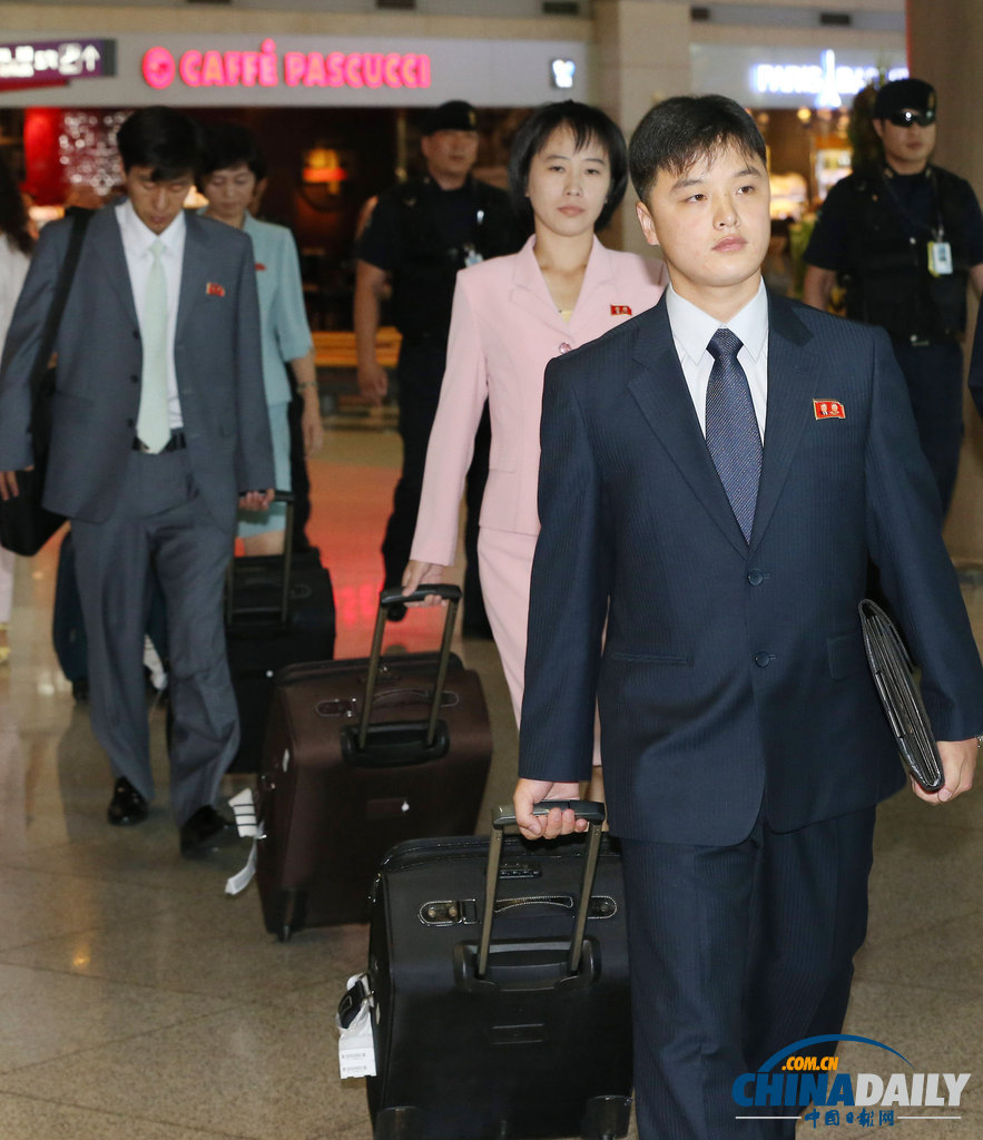 朝鮮青少年赴韓參加聯合國培養計劃 意氣風發（圖）