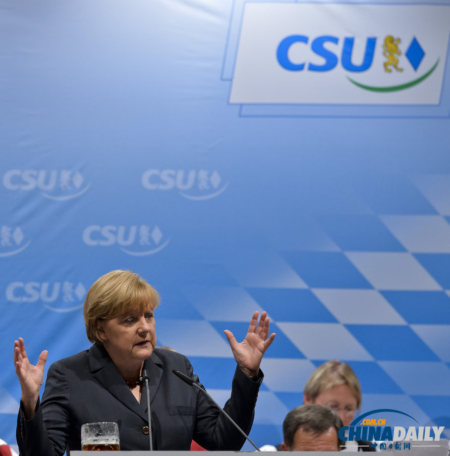 德國總理默克爾出席選舉活動 現場豪飲啤酒（高清組圖）