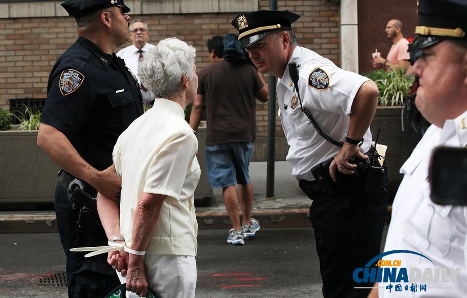 美國紐約示威者呼吁進行移民改革 遭警察逮捕（組圖）