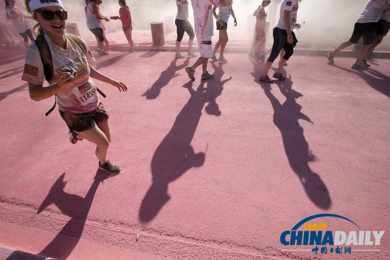 澳大利亞舉行色彩賽跑活動 五彩繽紛其樂無窮