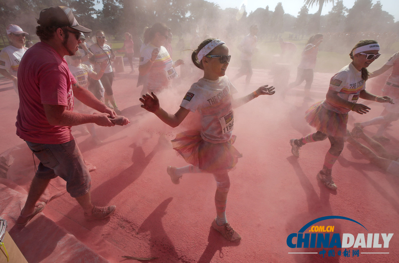 澳大利亞舉行色彩賽跑活動 五彩繽紛其樂無窮