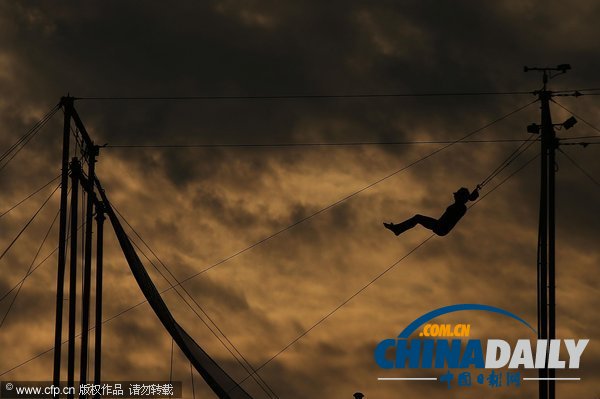 感受美國紐約秋千學校 空中搖蕩驚心動魄（組圖）